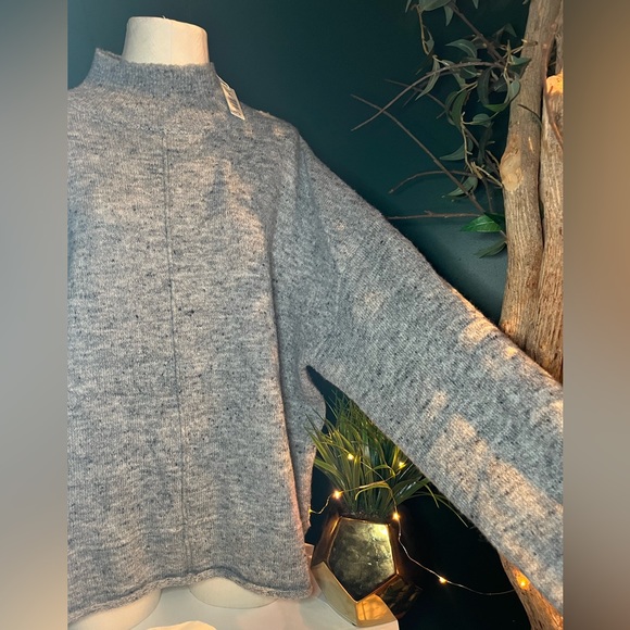 Max Studio - Exposed Seam Mock Neck Sweather - Picture 2 of 5